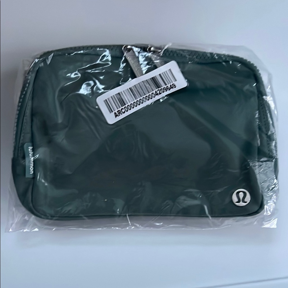 Lululemon Everywhere Belt Bag 2L Tidewater Teal NWT